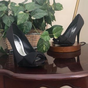 I.Miller Black Bow Pumps Size 7M